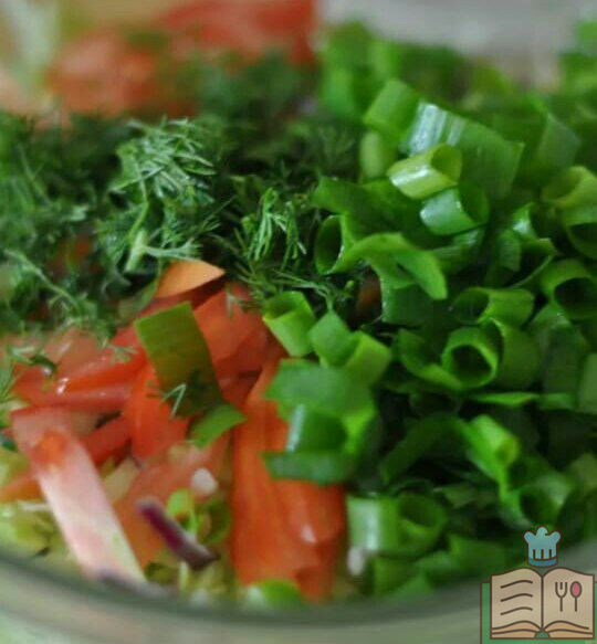 Как приготовить вкусный салат из зелёного лука.
