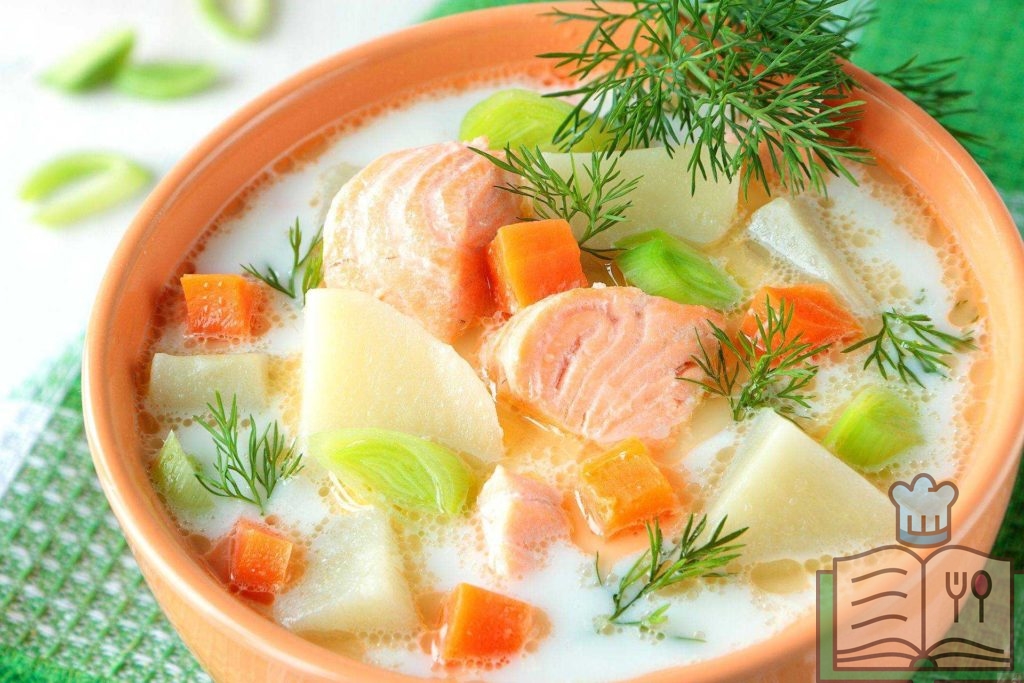 Вкусный рыбный суп из лосося с картофелем и укропом.