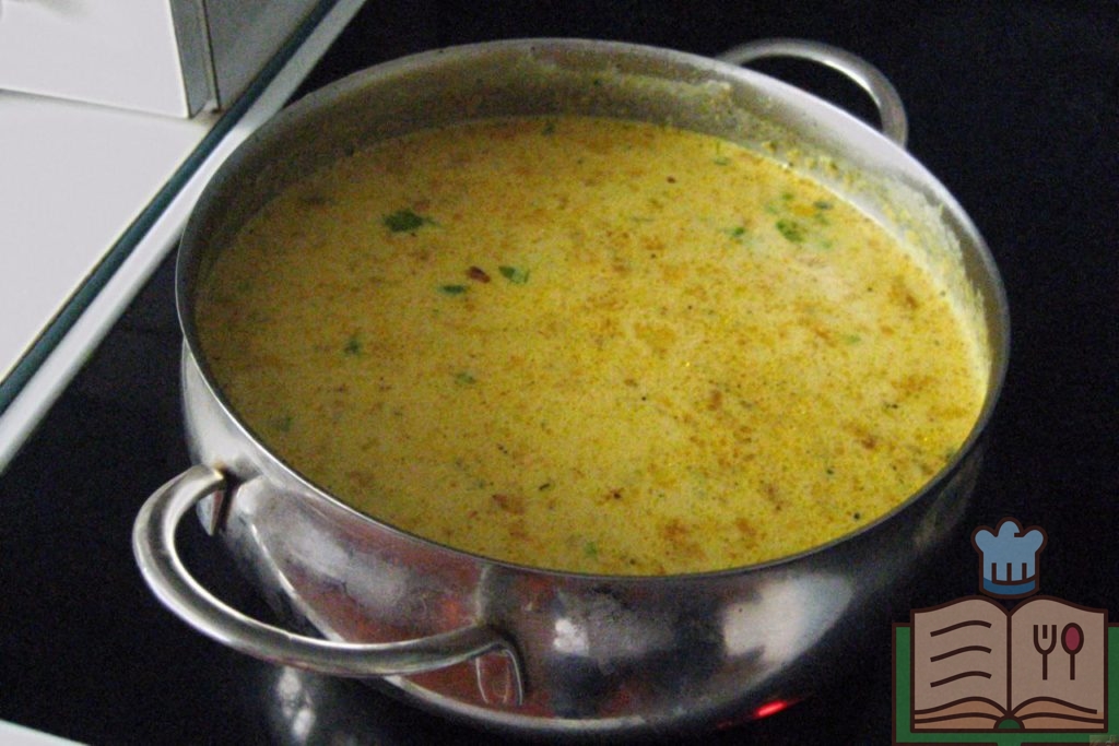 Приготовление сырного супа с шампиньонами