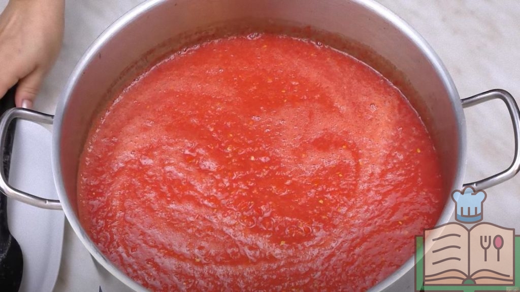 Процесс варки томатного сока без соковыжималки.