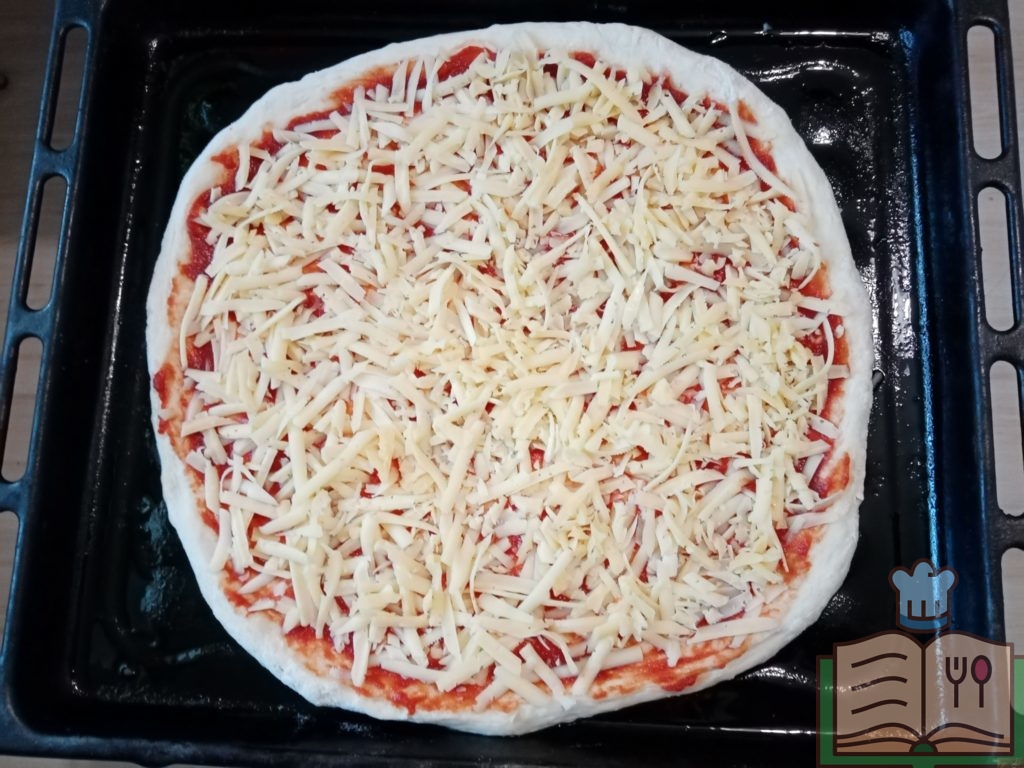 процесс выпечки для рецепта Вкусная пицца в духовке.
